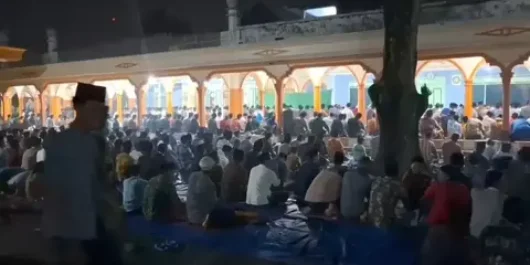 Salat Tarawih Cepat di Blitar: 23 Rakaat Hanya dalam 10 Menit