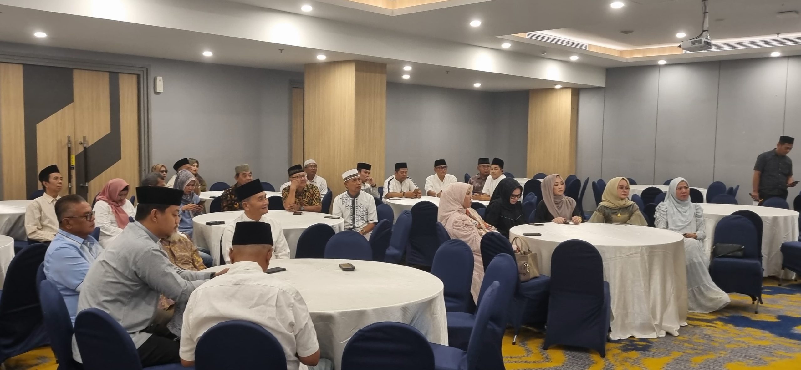 Para pengurus Kadin yang hadir dalam buka bersama